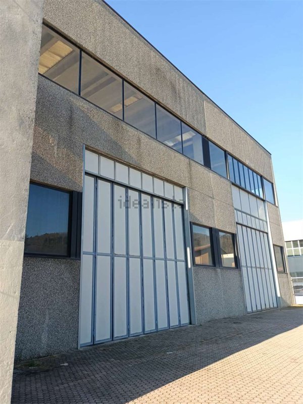 capannone in vendita ad Albese con Cassano