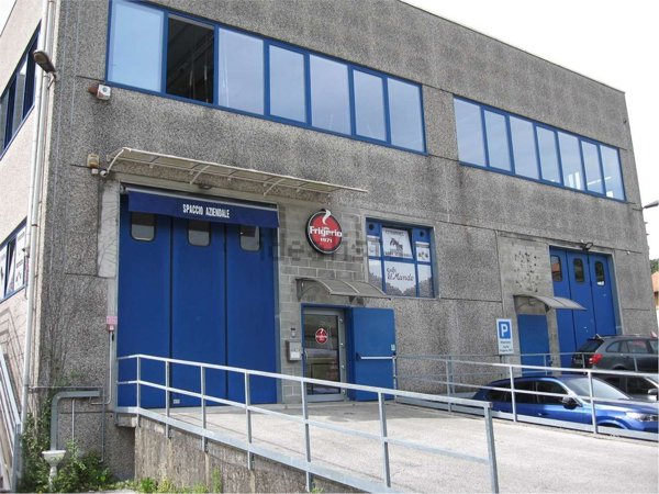 locale di sgombero in vendita ad Albese con Cassano
