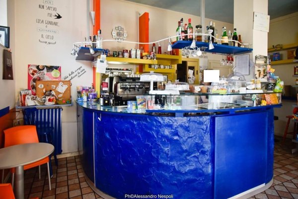 negozio in vendita ad Albese con Cassano