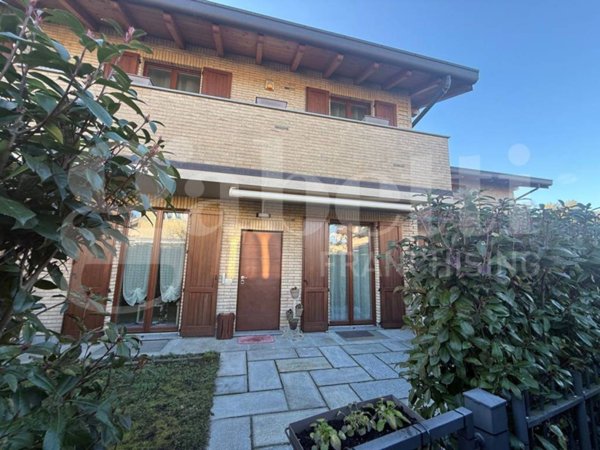 casa indipendente in vendita ad Albese con Cassano