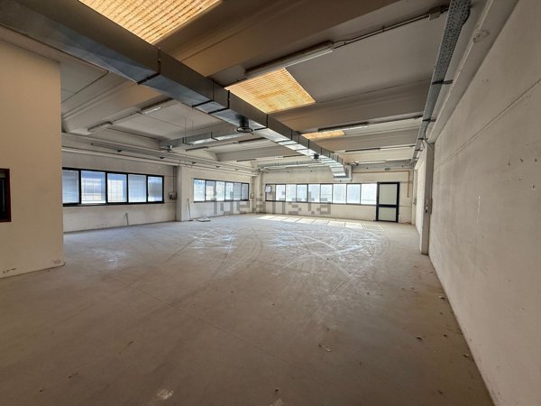 capannone in vendita ad Albese con Cassano