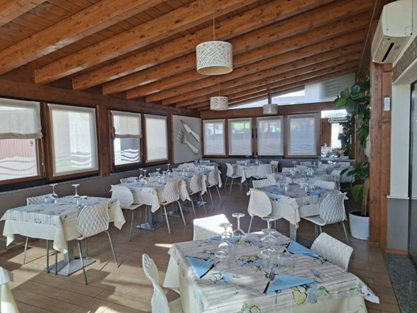 negozio in vendita ad Albese con Cassano