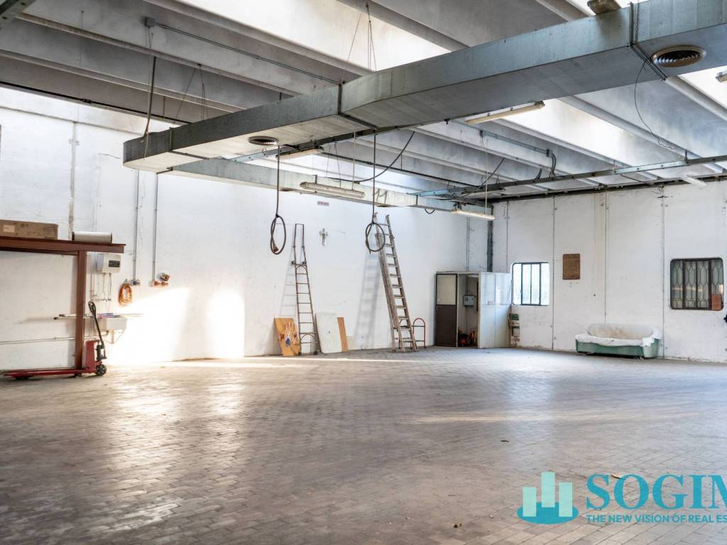 negozio in vendita ad Albese con Cassano