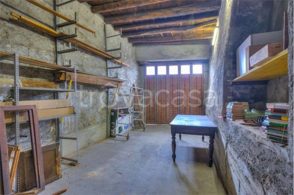 casa semindipendente in vendita ad Albese con Cassano