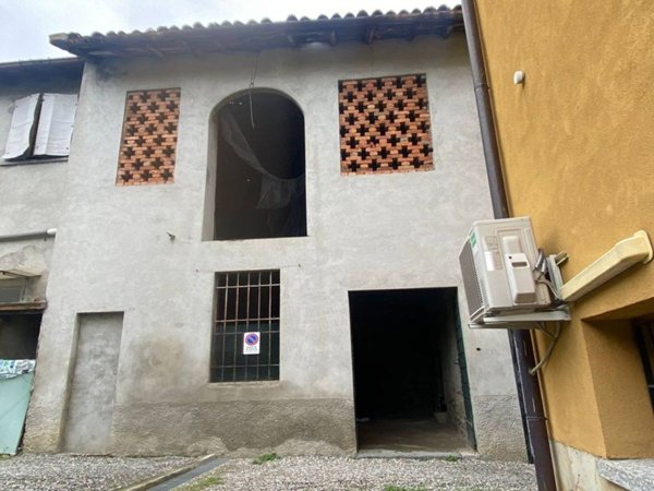 casa semindipendente in vendita ad Albese con Cassano