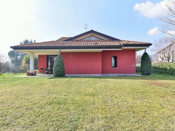 casa indipendente in vendita ad Albese con Cassano in zona Cassano