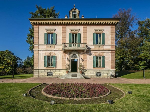 villa in vendita ad Albiolo