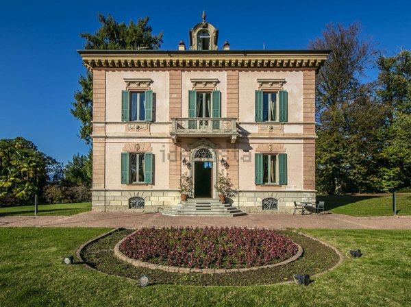 villa in vendita ad Albiolo