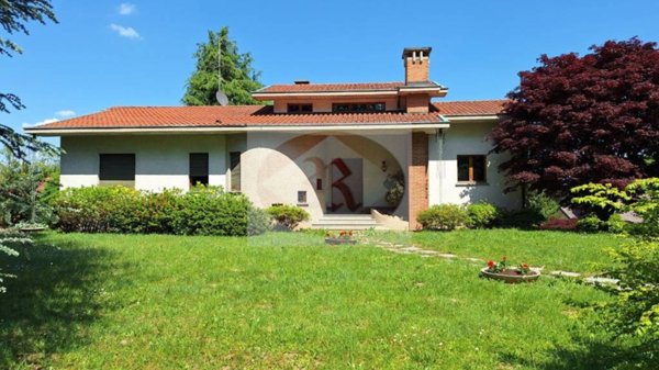 casa indipendente in vendita ad Albiolo
