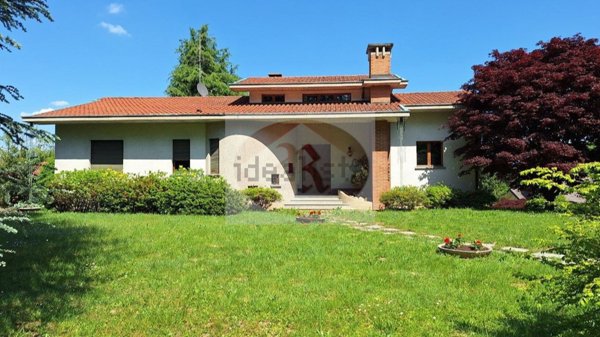 casa indipendente in vendita ad Albiolo