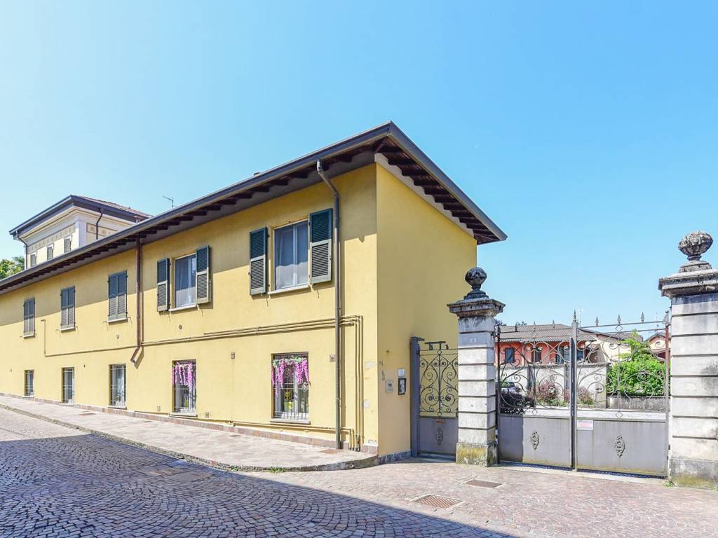 appartamento in vendita ad Albiolo