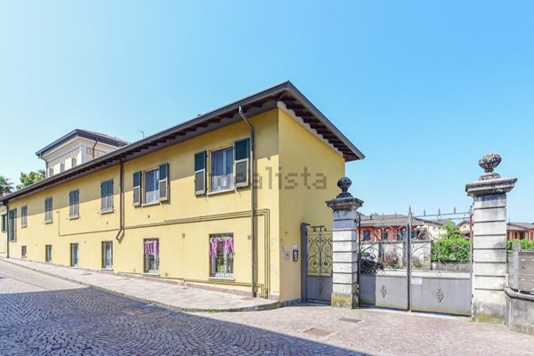 appartamento in vendita ad Albiolo