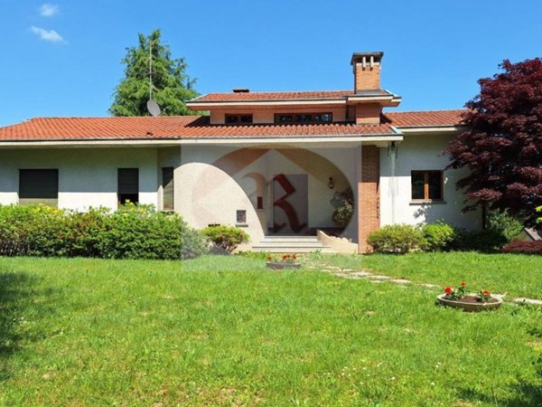 casa indipendente in vendita ad Albiolo