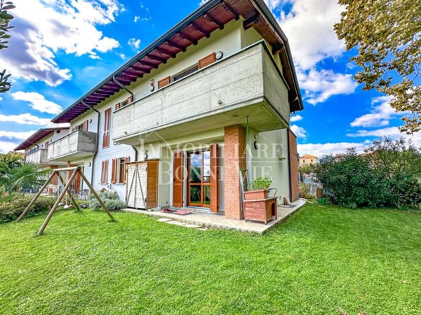 casa indipendente in vendita ad Albiolo
