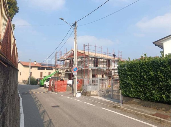 casa indipendente in vendita ad Albiolo