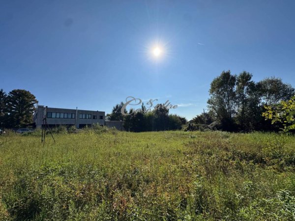 terreno edificabile in vendita ad Albiolo