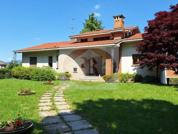 casa indipendente in vendita ad Albiolo