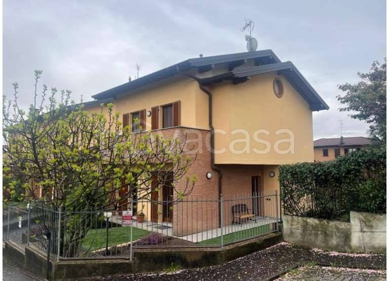 casa indipendente in vendita ad Albiolo