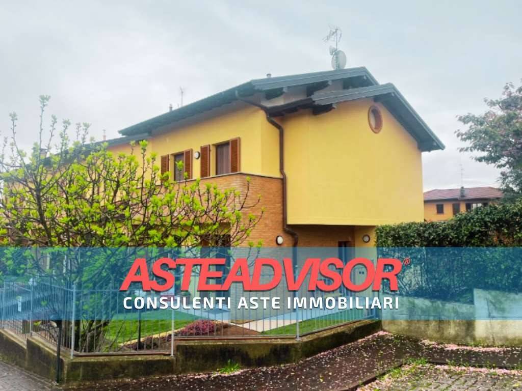casa indipendente in vendita ad Albiolo
