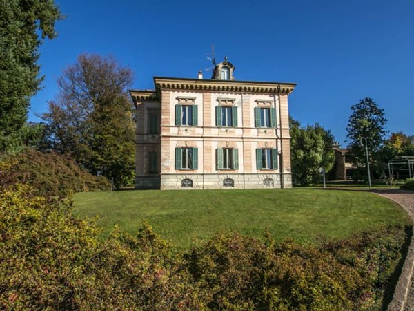 villa in vendita ad Albiolo