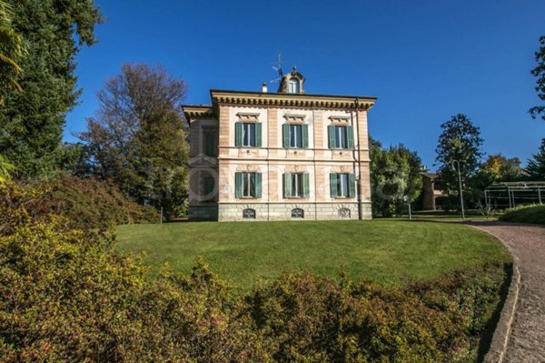villa in vendita ad Albiolo
