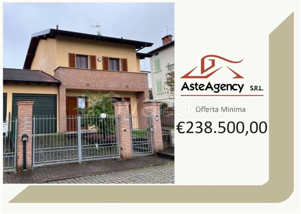 casa indipendente in vendita ad Albiolo