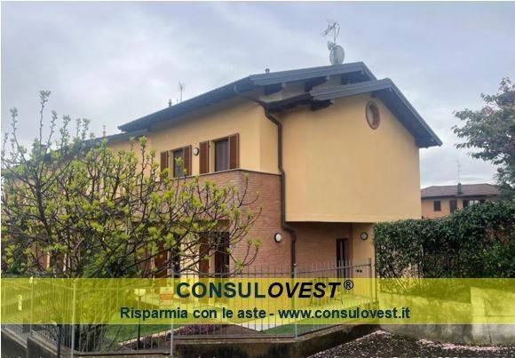 casa indipendente in vendita ad Albiolo
