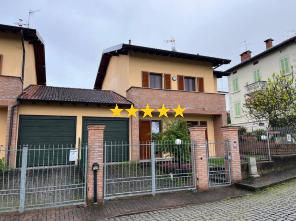 casa indipendente in vendita ad Albiolo