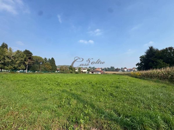 terreno edificabile in vendita ad Albiolo