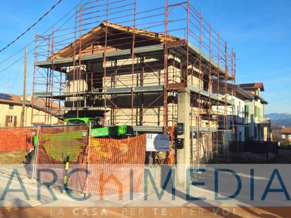 casa indipendente in vendita ad Albiolo