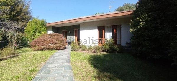 casa indipendente in vendita ad Albiolo