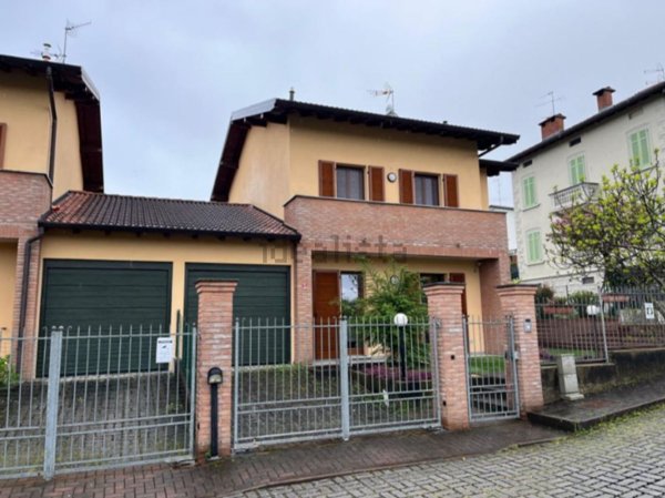casa indipendente in vendita ad Albiolo