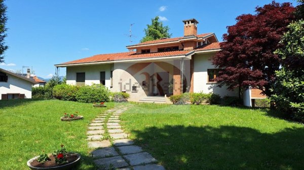 casa indipendente in vendita ad Albiolo