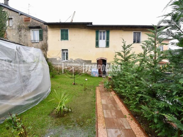 casa indipendente in vendita ad Albiolo