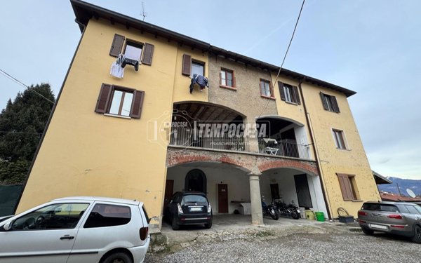 casa indipendente in vendita ad Albiolo