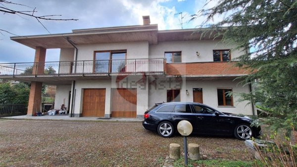 casa indipendente in vendita ad Albiolo