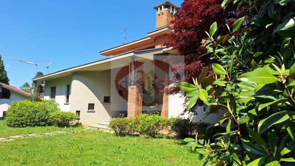 casa indipendente in vendita ad Albiolo