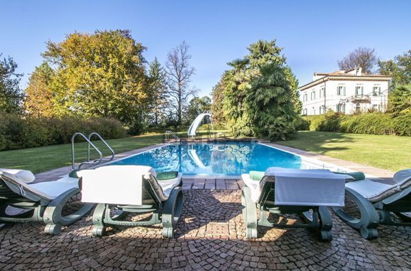 casa indipendente in vendita ad Albiolo