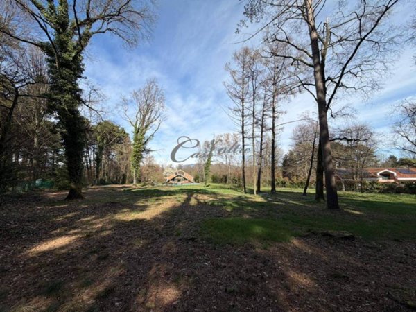 terreno edificabile in vendita ad Albiolo