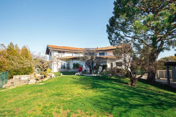 casa indipendente in vendita ad Albiolo