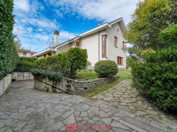 casa indipendente in vendita ad Albiolo