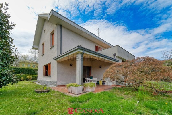 casa indipendente in vendita ad Albiolo