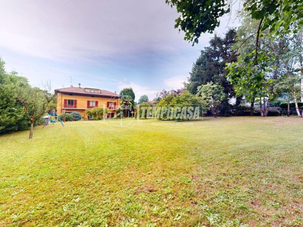 casa indipendente in vendita ad Albiolo