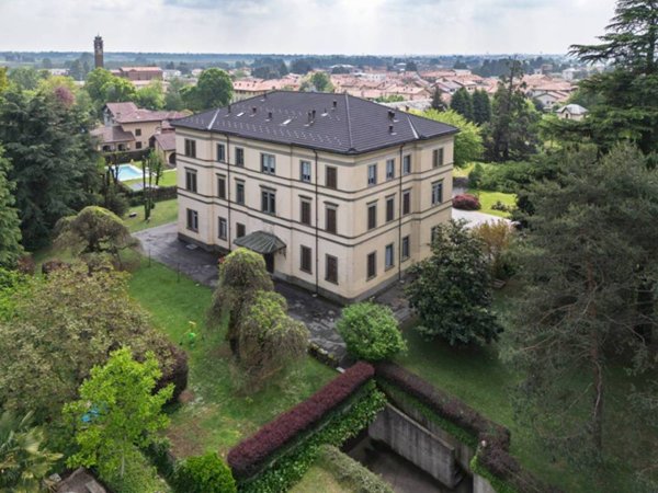 villa in vendita ad Albiolo