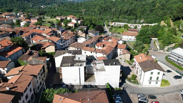 casa indipendente in vendita ad Albiolo