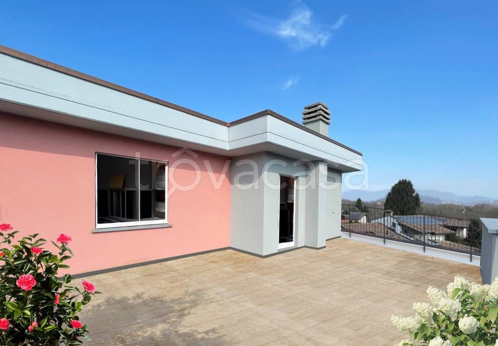 casa indipendente in vendita ad Albiolo