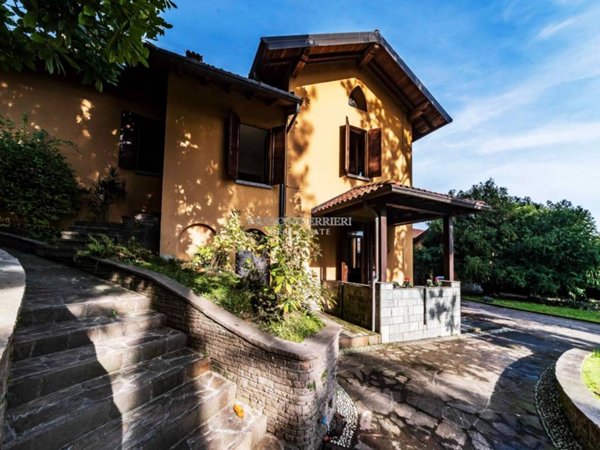 casa indipendente in vendita ad Alserio