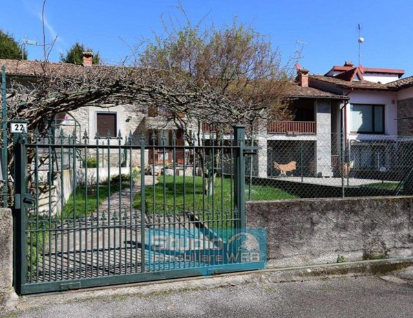 casa indipendente in vendita ad Alserio