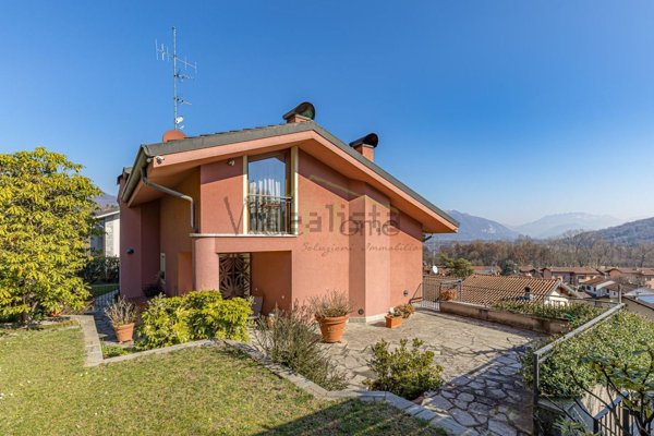 casa indipendente in vendita ad Alserio