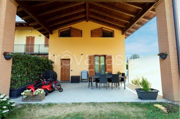 casa indipendente in vendita ad Alserio